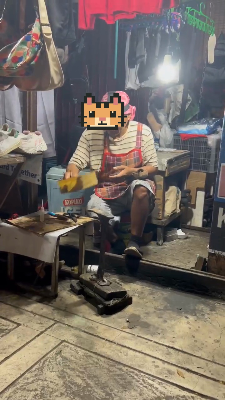 A market operator at work